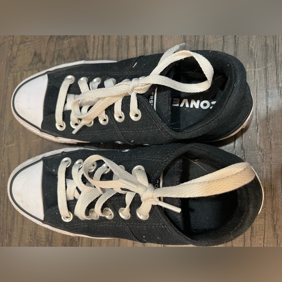 Women’s Converse Chuck Taylor Low Top Sneakers - Picture 5 of 7